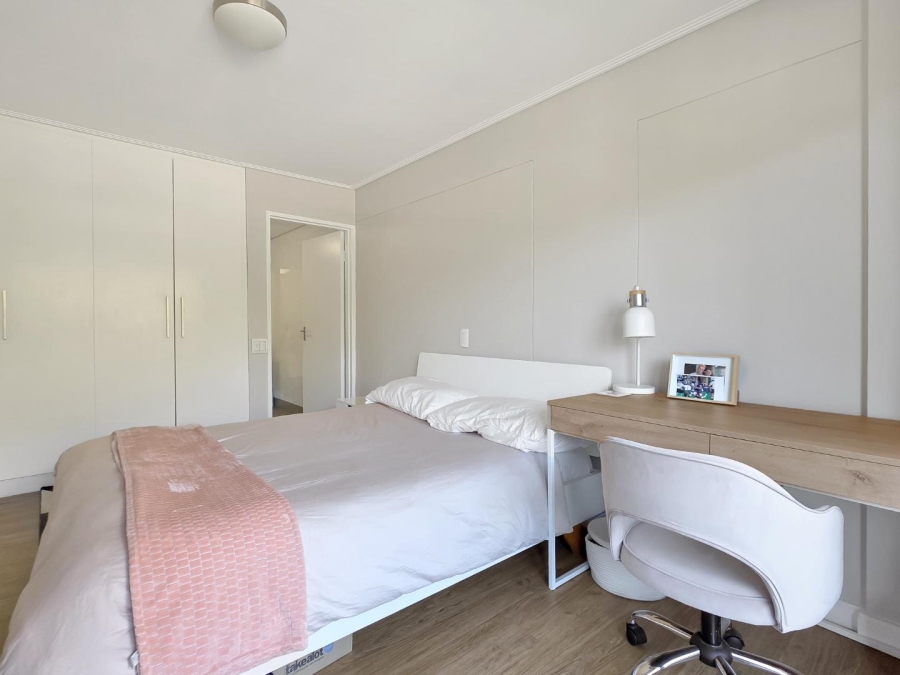 2 Bedroom Property for Sale in Vredehoek Western Cape